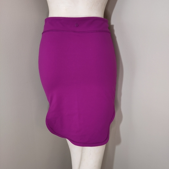 Lululemon City skirt Regal Plum Sz 4 Hi-Lo - Picture 4 of 7